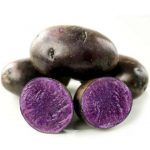 Клубни фиолетового картофеля сорта Солоха