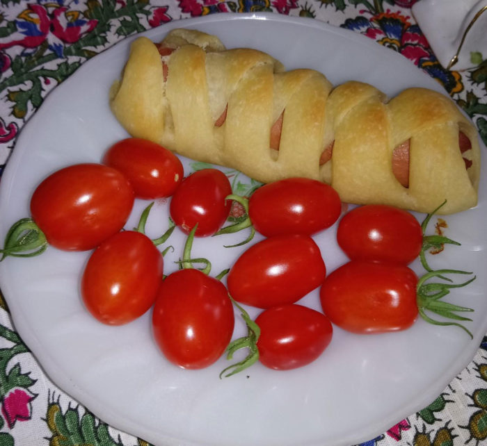 Обед с томатиками сорта Финик сибирский